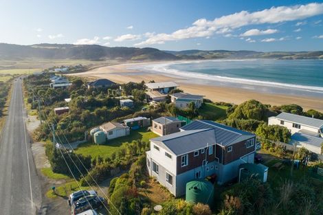 Photo of property in 529 Waikawa-curio Bay Road, Curio Bay, Tokanui, 9884