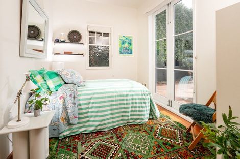 Photo of property in 69 Marine Parade, Seatoun, Wellington, 6022