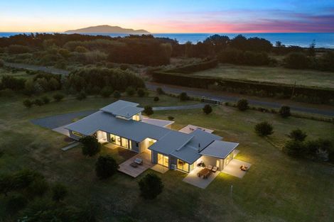 Photo of property in 78 Sims Road, Te Horo Beach, Otaki, 5581