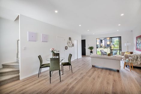 Photo of property in 73 Papatupu Way, Kumeu, 0810