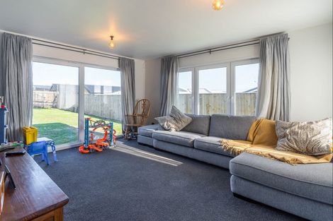Photo of property in 12 Mahia Lane, Waikanae, 5036