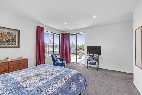 Photo of property in 12 Highwood Lane, Burnside, Christchurch, 8053