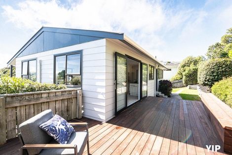 Photo of property in 44 Colchester Crescent, Newlands, Wellington, 6037