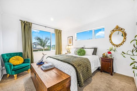 Photo of property in 44 Boocock Crescent, Orewa, 0931