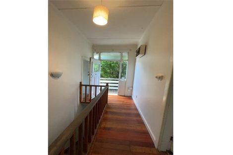 Photo of property in 37 Raroa Road, Kelburn, Wellington, 6012