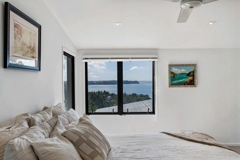Photo of property in 64 Otitori Bay Road, Titirangi, Auckland, 0604