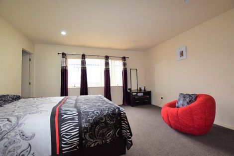 Photo of property in 1/17 Charlenne Close, Ranui, Auckland, 0612