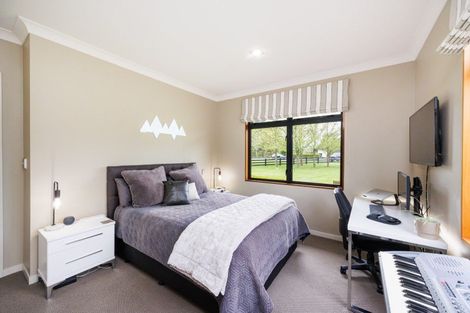 Photo of property in 7 Titirangi Drive, Fitzherbert, Palmerston North, 4471