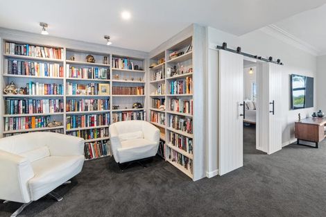 Photo of property in 1/884 Beach Road, Waiake, Auckland, 0630