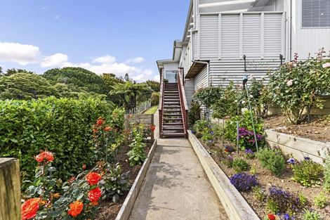 Photo of property in 2 Fern Lane, Whalers Gate, New Plymouth, 4310