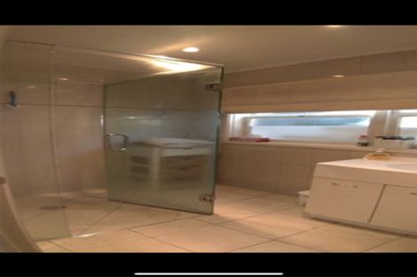 Photo of property in 2/198 Hurstmere Road, Takapuna, Auckland, 0622