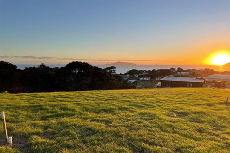 Photo of property in 5 Starlight Place, Langs Beach, 0582