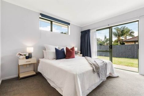 Photo of property in 7 Kathleen Reece Place, Waiuku, 2123