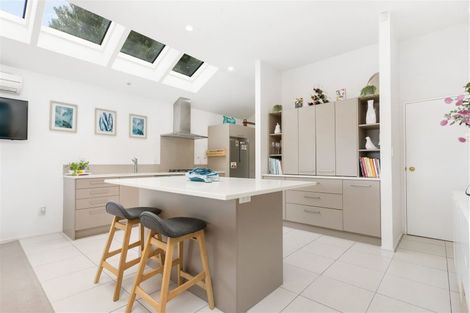 Photo of property in 106 Cannon Hill Crescent, Mount Pleasant, Christchurch, 8081