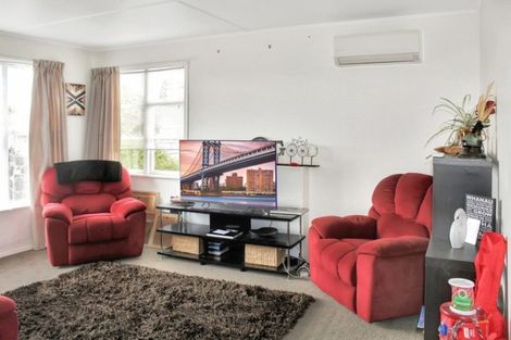 Photo of property in 16 James Street, Dannevirke, 4930