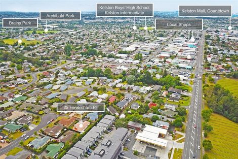 Photo of property in 25 Heversham Place, Glendene, Auckland, 0602