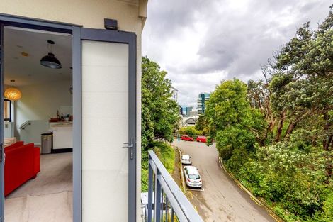 Photo of property in 15 San Sebastian Road, Kelburn, Wellington, 6012