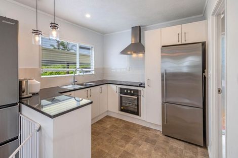 Photo of property in 2/18 Ocean View Road, Northcote, Auckland, 0627