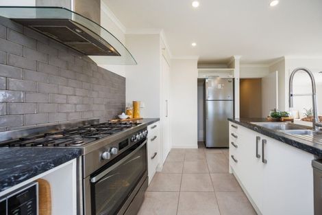 Photo of property in 12 Gibraltar Way, Fitzherbert, Palmerston North, 4410