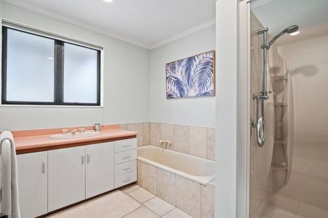 Photo of property in 42 Adamson Drive, Arrowtown, 9302