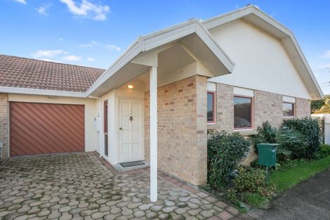 Photo of property in 1/32 Park Road, Glenfield, Auckland, 0629