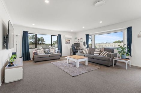 Photo of property in 12 Molesworth Street, Carterton, 5713