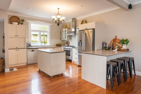 Photo of property in 16 Selwyn Crescent, College Estate, Whanganui, 4500