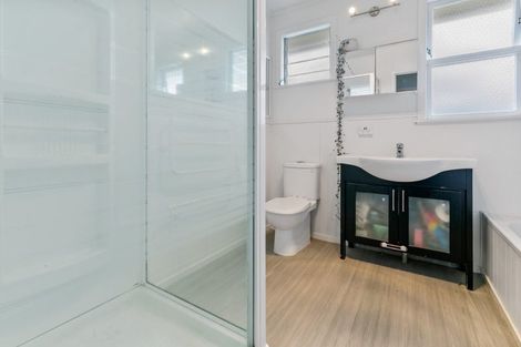 Photo of property in 14 Riverpark Crescent, Henderson, Auckland, 0610