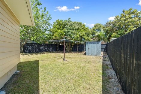 Photo of property in 2/40 Amberley Avenue, Te Atatu South, Auckland, 0610