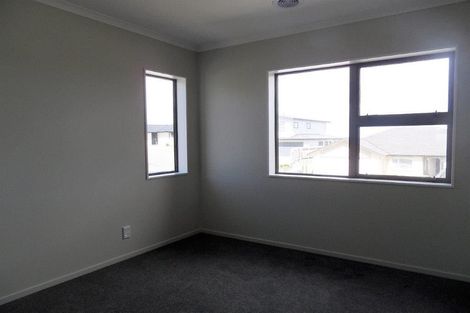 Photo of property in 5a Sandino Place, Grenada Village, Wellington, 6037