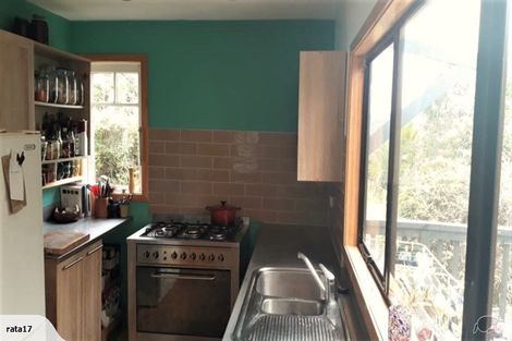 Photo of property in 31 Ocean Road, Surfdale, Waiheke Island, 1081