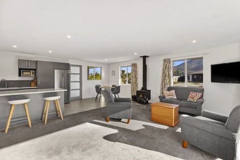 Photo of property in 13 Bell Street, Lake Hawea, 9382