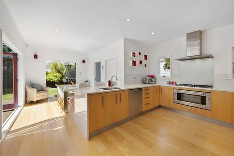 Photo of property in 30 Para Street, Miramar, Wellington, 6022