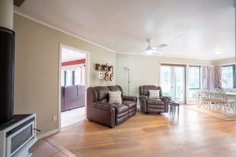 Photo of property in 39 Springdale Grove, Fitzherbert, Palmerston North, 4410