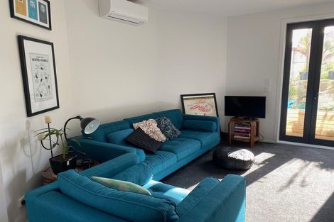 Photo of property in 35 Melbourne Road, Island Bay, Wellington, 6023