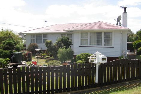 Photo of property in 1/339 Wairau Road, Totara Vale, Auckland, 0627