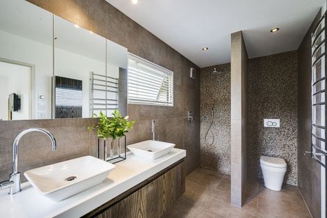 Photo of property in 46 Hikanui Drive, Havelock North, 4130