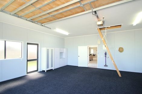 Photo of property in 27 Lakemere Way, Kinloch, Taupo, 3377