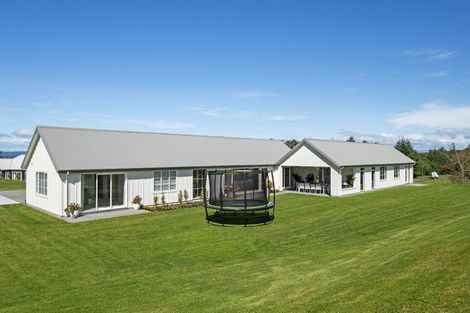 Photo of property in 5 Lens Way, Acacia Bay, Taupo, 3385