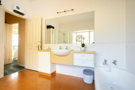 Photo of property in 23 Denholm Road, Hospital Hill, Napier, 4110