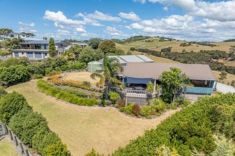 Photo of property in 39 Seaview Road, Cable Bay, 0420