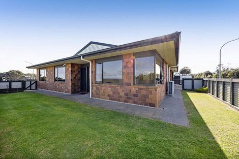 Photo of property in 2 Heaphy Road, Opunake, 4616