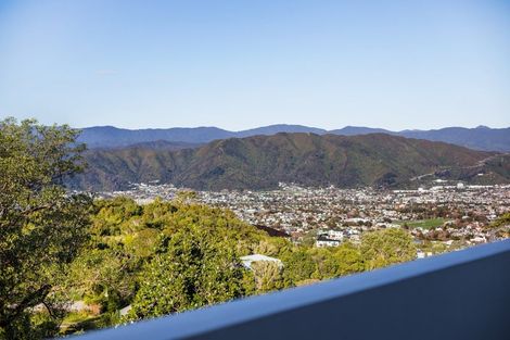 Photo of property in 5 Saint Elizabeth Heights, Normandale, Lower Hutt, 5010