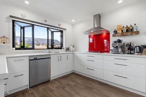 Photo of property in 12 Molesworth Street, Carterton, 5713