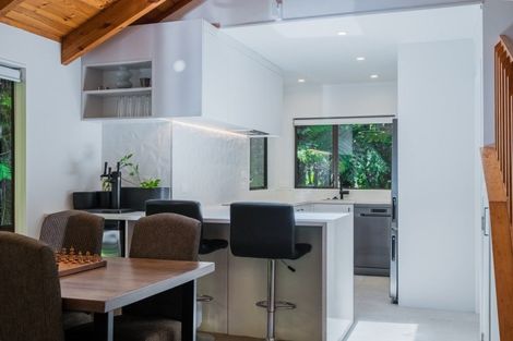 Photo of property in 107 Wirihana Road, Titirangi, Auckland, 0604