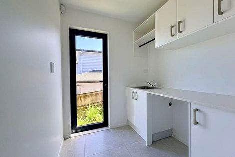 Photo of property in 8/233 Great North Road, Henderson, Auckland, 0612