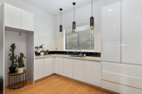 Photo of property in 2b Pah Road, Kawaha Point, Rotorua, 3010