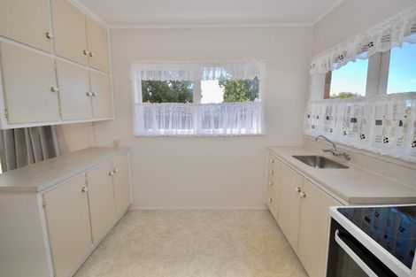 Photo of property in 2/321 Wairau Road, Totara Vale, Auckland, 0627