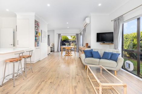 Photo of property in 2 Georgia Grove, Paraparaumu, 5032