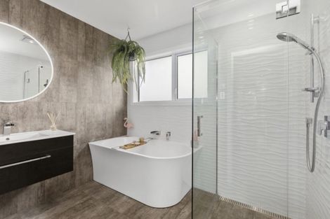 Photo of property in 13 Wattle Grove, Maungaraki, Lower Hutt, 5010